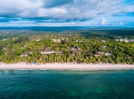 Diani Reef Beach Resort & Spa: Diani Beach şehrinde bir tatil köyü