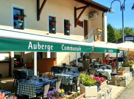 Auberge Communale de la Fruitière، فندق في Péron