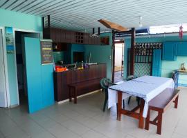 Logement privatif avec piscine & barbecue partagés, hotel near Place Adenauer, Kourou