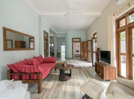 Coco Lodge Galle, cosy and spacious apartment, cheap hotel in Galle