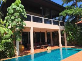 Villa with Swimming Pool/Jacuzzi and boat mooring, vacation rental in Na Jomtien