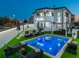 Complex Villa White