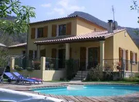 4 Bedroom Villa with Private Pool within 5 minute walk into Quillan