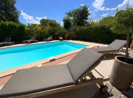Villa climatisée, piscine privée chauffée, Fitness proche Cannes, Fréjus, St Raphael, Grasse, hotel with parking in Montauroux