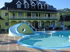 Deluxe SandCastles Condos: Ocho Rios şehrinde bir otel