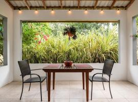 Ginger Mango Garden Apartment-Beach-5min Drive, 1 hr Montego Bay, 25 mins Ocho Rios, Continental Breakfast