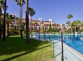 797 HOLIDAY RENTALS - BELLAGIO- Elegante piso para 6 a 1 min de la playa, con piscina interior y exterior, SPA con jacuzzi