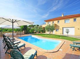 Catalunya Casas Tranquil Costa Brava Retreat with private suite!, hotel a Sils