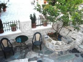 MARIA'S Rustic stonehouse in traditional village, hotel with parking in Koúmani