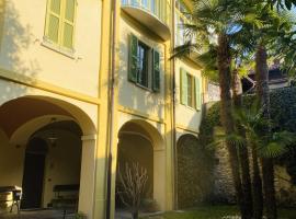 Apartment Portico I, hotel with parking in Castelveccana