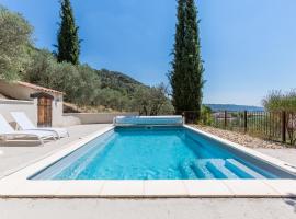 Le charme d'un pigeonnier provençal avec piscine、オレゾンのホテル