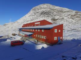 Sulisartut Højskoliat, hotel v mestu Qaqortoq