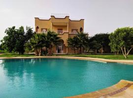 Villa avec piscine, feriebolig i Marrakech