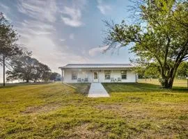 9 Mi to Belton Lake Home with Fire Pit and Patio