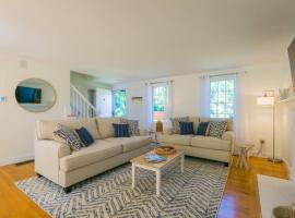 56Beachway-Private beach Refreshed in 2022 Cozy, hotel em East Sandwich