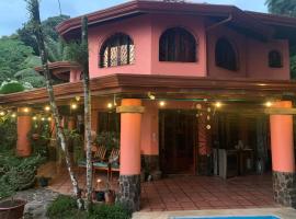 Casa Papaya, hotel cerca de Alturas Wildlife Sanctuary, Uvita
