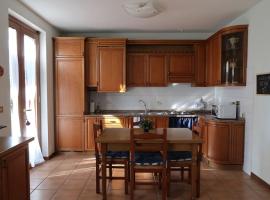 Casa Renè: appartamento in Franciacorta, cheap hotel in Castegnato