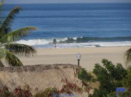 Casa Guadalupe - big beach oasis!, hôtel avec piscine à Brisas de Zicatela