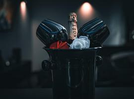 Luxus Loft Whirlpool Designer K&uuml;che Bad, hotel met hottubs in Herdecke