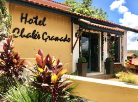 Hotel Chalés Gramado، فندق في أغواس دي سانتا باربارا