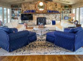 Dobson Getaway with Private Pool and Game Room!, hotel v destinaci Dobson