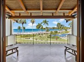 Luxury beachfront unit in Flamingo right in front of the waves