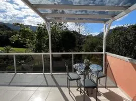 Loft com linda vista na Rota do Enxaimel、ポメロデのヴィラ
