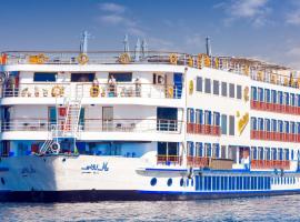 Nile Cruise 3 nights From Aswan to Luxor Every Friday, Monday and Wednesday with tours, nastanitev na čolnu oz. ladji v mestu Jazīrat al ‘Awwāmīyah
