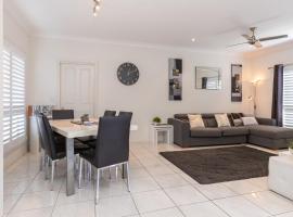3 of 29 Parkes St, holiday home in Tuncurry