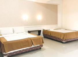 L and V Bantayan Guest House, hotel u gradu 'Bantayan'