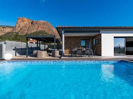 Afa proche Ajaccio, magnifique villa avec piscine privée 8 personnes, villa in Afa
