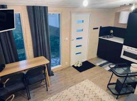 Trevligt minihus mitt i centrum Välkommen till 14b – hotel w mieście Falkenberg