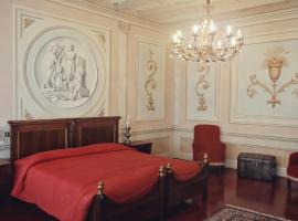 La Corte di Villa Carlotta Mozzo، فندق في موتٍّْسّو