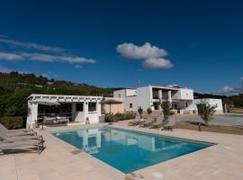 VILLA ES CUBELLS COUNTRY & SEA: Es Cubells'te bir tatil evi