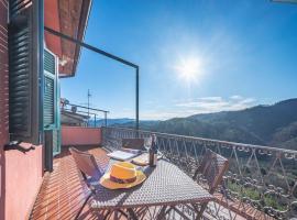 Alpi Apuane Panoramic Apartment, budgethotel i Carrodano Inferiore