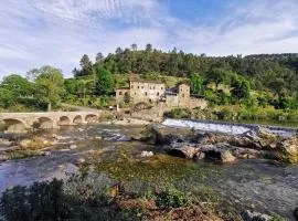 Le Moulin du Temps -chambres et lounge bar au bord de la rivière