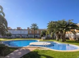 PALM BEACH 132 Adosado con jardin y piscina ALBERT VILLAS