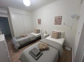 Modern Twin Room with a balcony, hotel no Montijo