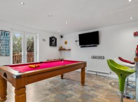 Soldeu - Lovely Cottage with Hot Tub, hotel in Saundersfoot