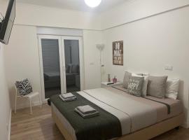 Modern Double Room with Private Balcony, holiday rental sa Montijo