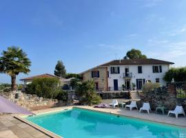 maison Laratger, Bed & Breakfast in Narrosse