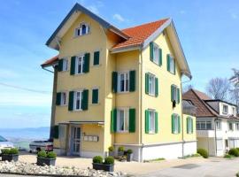 Ferienwohnung Rätia mit Bodenseeblick, holiday rental in Wolfhalden 