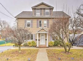 Charming Mamaroneck Home about 22 Mi to Manhattan, вилла 