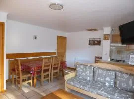 Chalet spacieux à Champagny – Grande terrasse, proche télécabine et commerces - FR-1-464-47