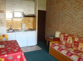 Studio avec Balcon en Centre-ville, Parking Privé - Près du Téléphérique - FR-1-464-129