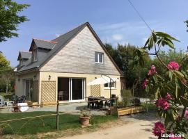 Grande maison, calme, proche de la mer, hotel a Camoël