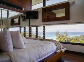 Banyandah + stunning ocean views + sleeps 8, παραλιακό ξενοδοχείο σε Point Lookout
