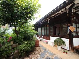 TTOL LANG Cottage Jeonju Hanok Village, viešbutis mieste Džondžu