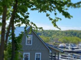 Floating Cottage on the River Nantucket, boat in Savanna