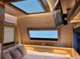 Helios Luxury Caravan's, місце для глемпінгу у місті Гад-Несс